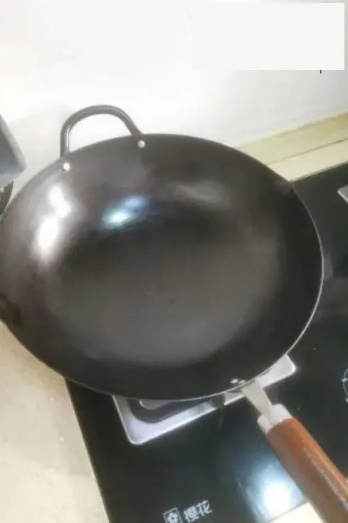 铁锅底有小凹坑还能用吗