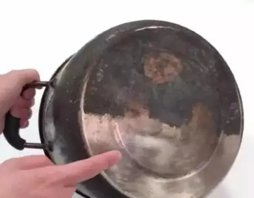 锅底烧糊的黑垢怎样去除