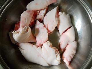 猪蹄冷水泡一夜能够吗