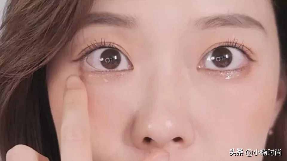 若何画大眼妆（若何画眼妆让眼睛看起来大）