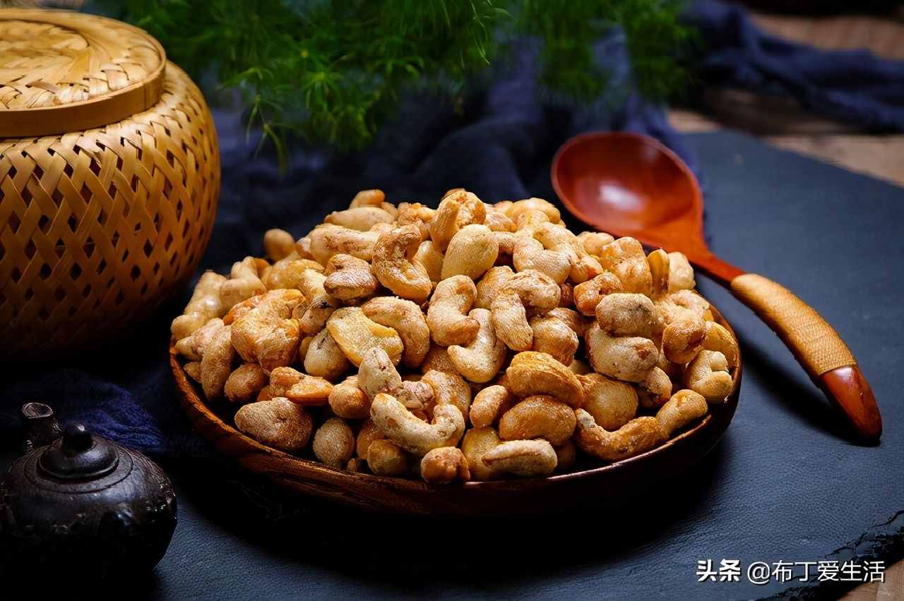 腰果安排久（炭烧腰果和原味腰果有甚么区分了）