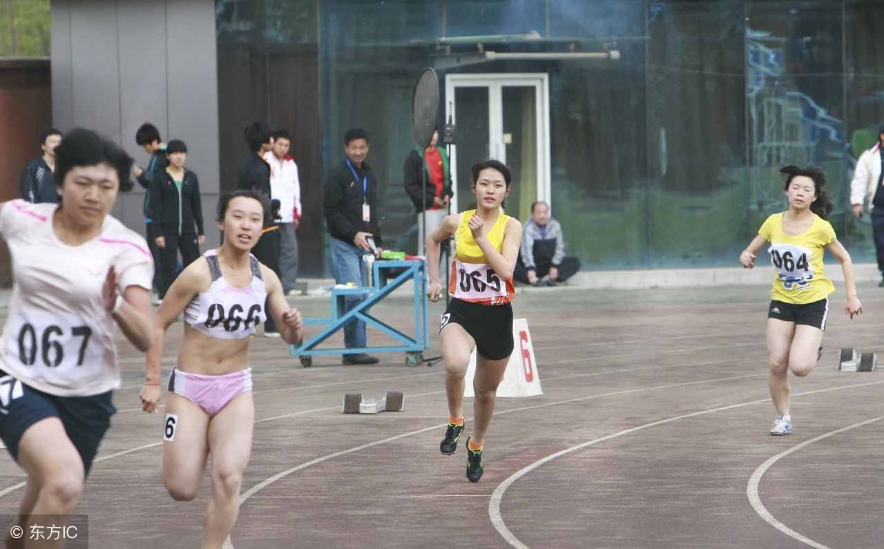 若何扔铅球（高考铅球的手艺举措）