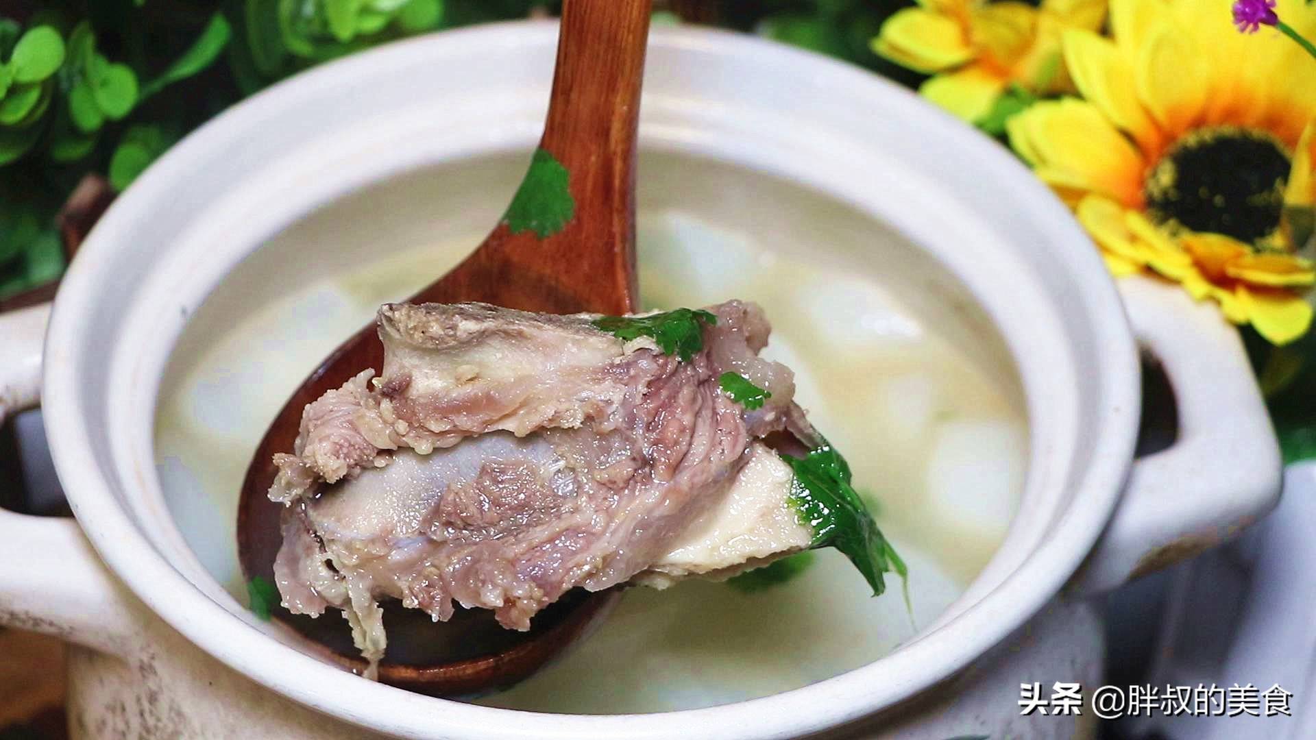 牛骨头汤要放哪些食材(牛骨头和甚么一路炖有养分)