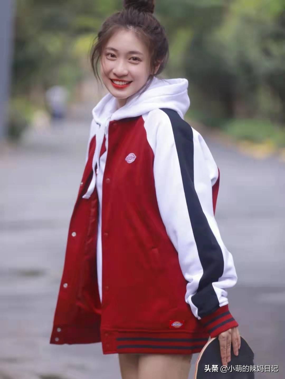 棒球服怎样搭配(棒球服内搭甚么最都雅图片)