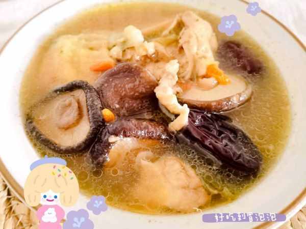 香菇菜谱（香菇炖黄油母鸡靓汤）