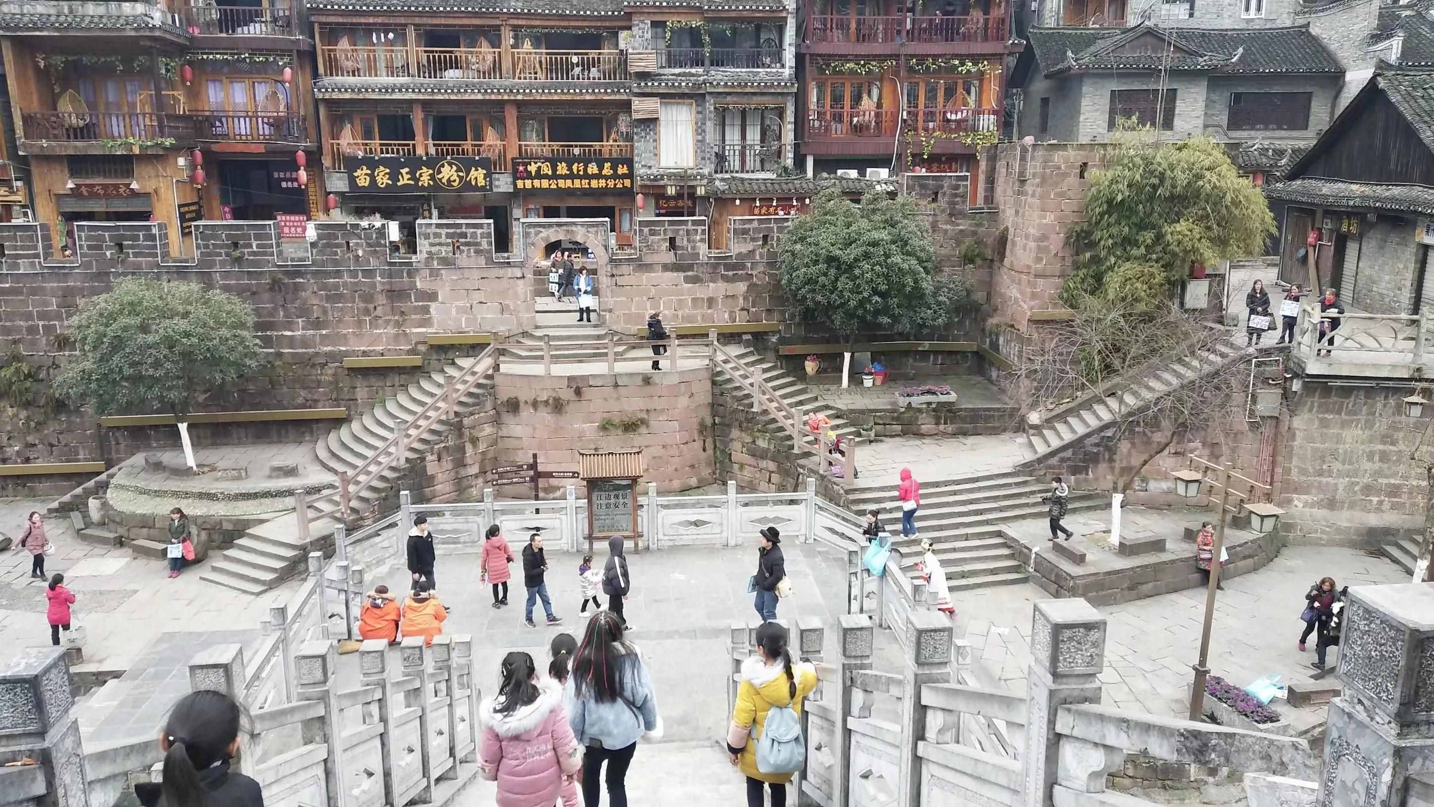 凤凰古城在哪（凤凰古城）