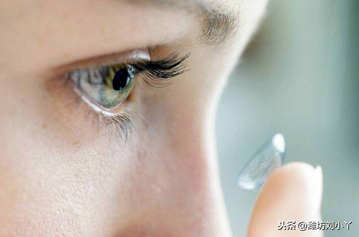 隐形眼镜的带法（若何准确佩带隐形眼镜）