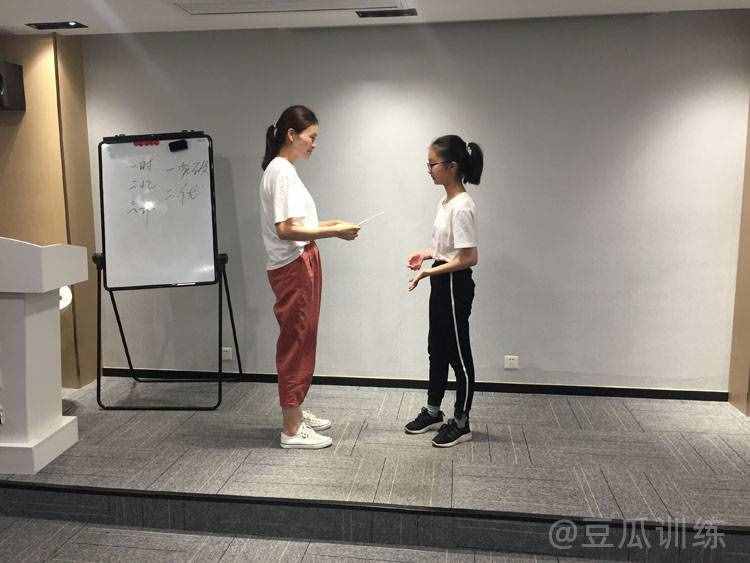寒暄谈锋（若何熬炼谈锋与寒暄才能？）