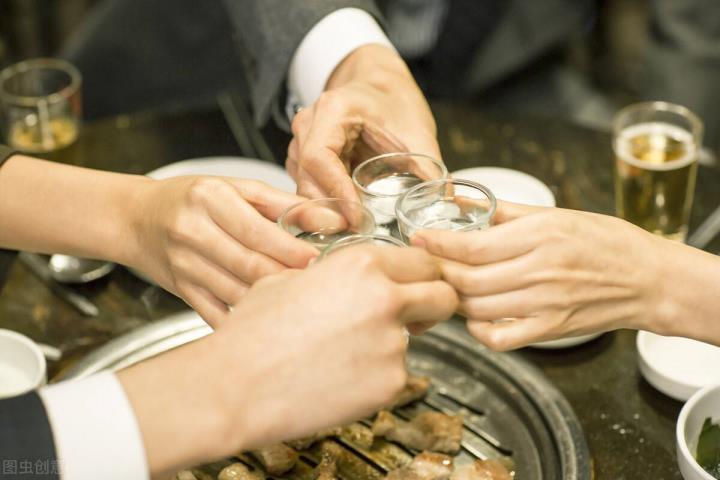 头孢多久能饮酒(吃头孢三天后饮酒猝死)
