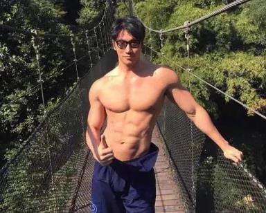 肌肉要练多久(女生喜不喜好有肌肉的男生)