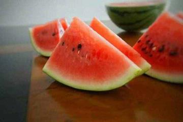 西瓜子能吃吗（西瓜吃子有事吗）