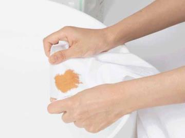 衣服 铁锈（衣物上的铁锈陈迹若何去掉）