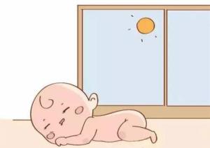 夏季重生儿晒太阳姿式