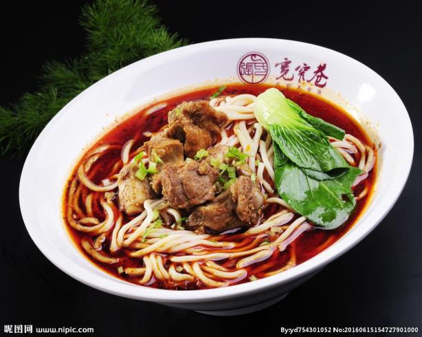 家常排骨炖面条怎样做