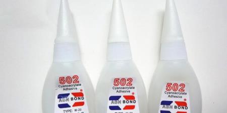 被502胶水粘得手怎样办