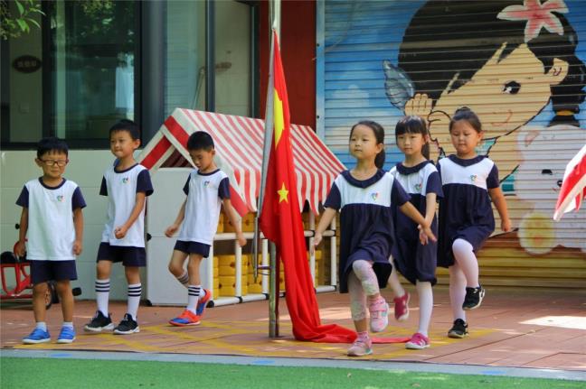 娃娃第一天上幼儿园发甚么说说好