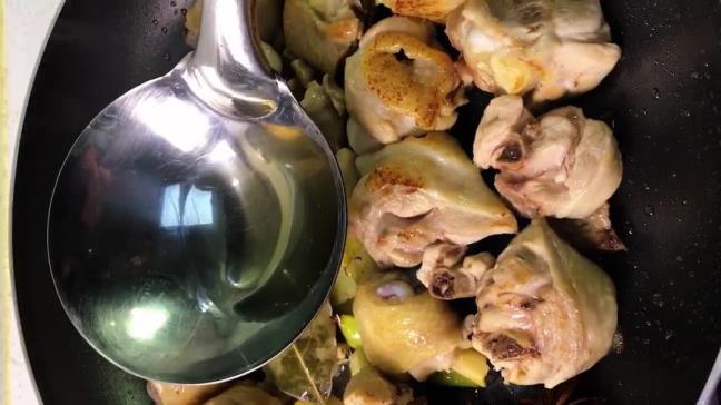 家常炒鸡腿的做法